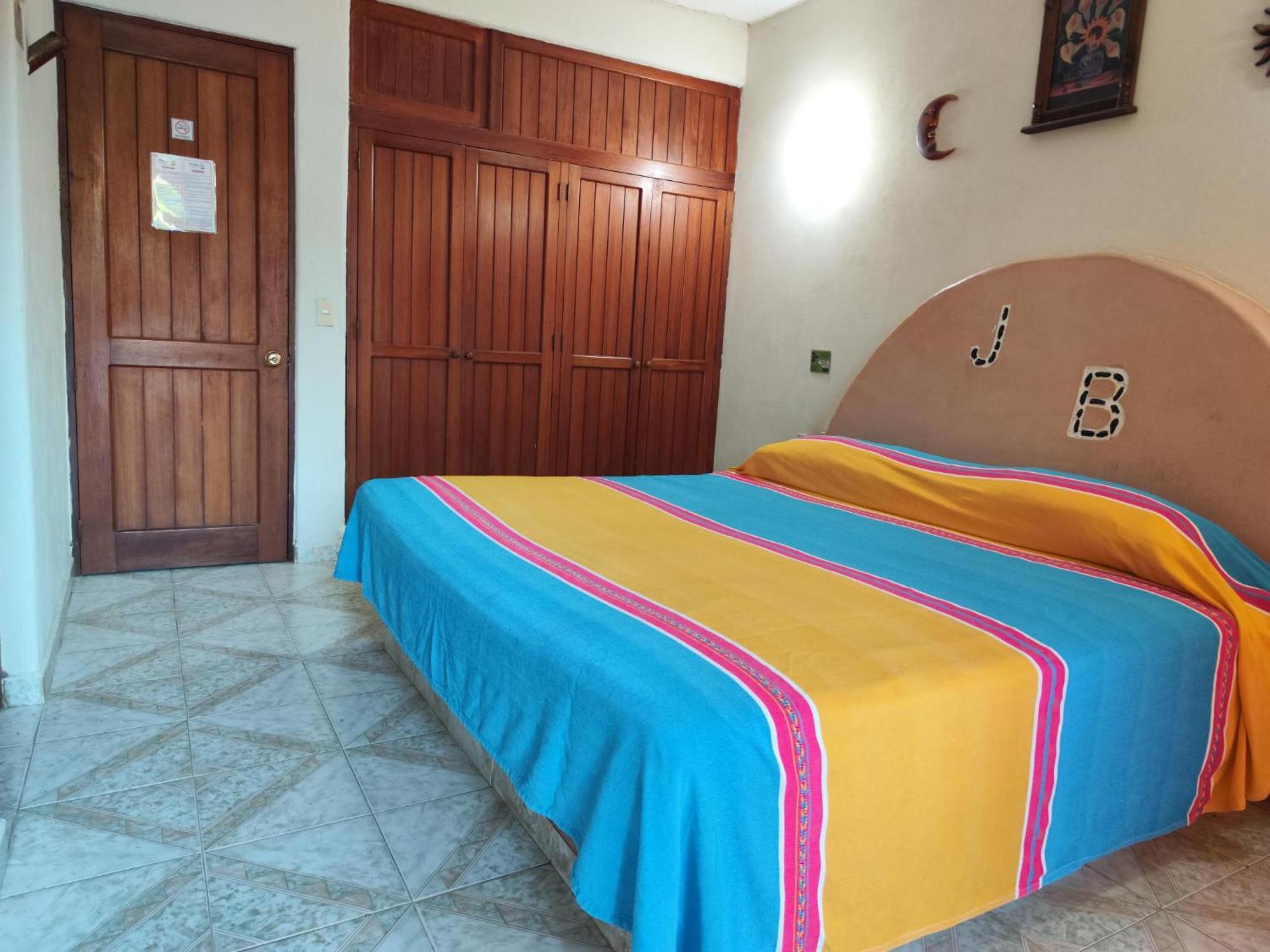Hotel J.B. Zihuatanejo Exterior foto